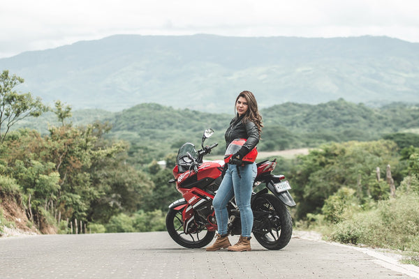 A GUIDE TO WOMEN’S BIKER CLOTHING AND GEAR